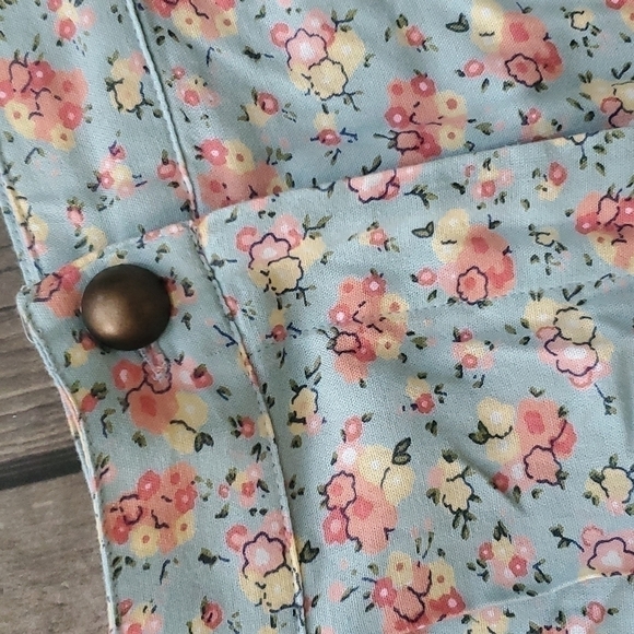 NWT Love Fire Floral Flowy Shorts Sz Med - Picture 2 of 5